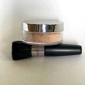 Mineral powder foundation and brush